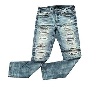 American Eagle Men's Size 32x30 AirFlex 360 Blue Distressed Jeans